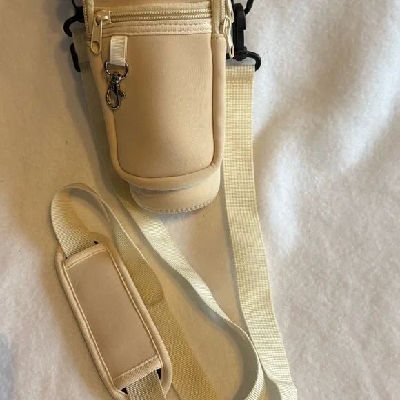 Pioneer Woman Floral Tumbler with Neoprene Crossbody Holder - Picture 3 of 7